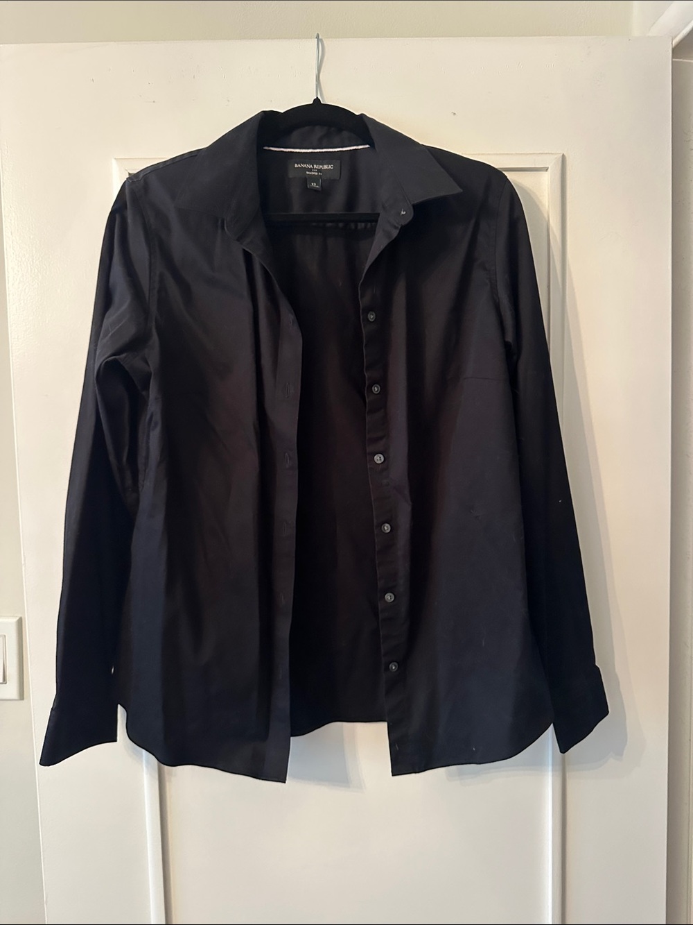 Banana Republic Women’s Black Dress Shirt - Button-Down